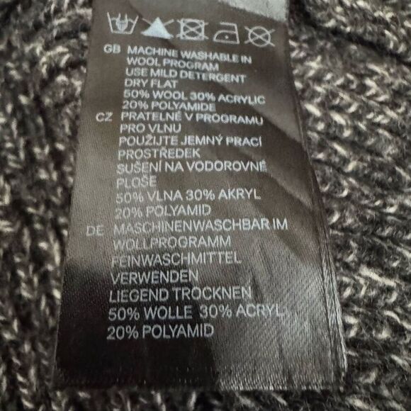 H&M Men’s Grey Button Up Sweater Size XL Wool Blend Front Pockets Preppy - Picture 9 of 10
